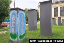 Кам'яні скульптури з колекції історичного музею в Дніпрі захистили своєрідними бронежилетами