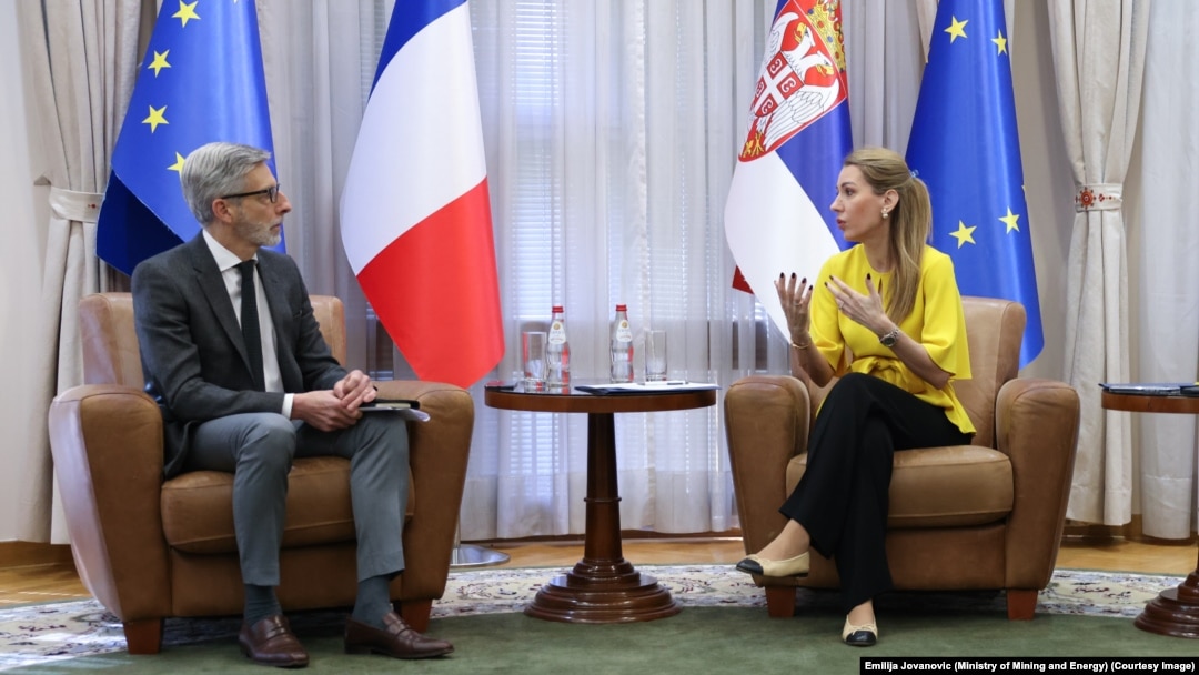 Ministarka rudarstva i energetike Srbije Dubravka Đedović Handanović na sastanku sa francuskim ambasadorom Pjerom Košarom, na kojem se razgovaralo o energetskoj saradnji, 5. april 2024. 