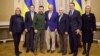 За повідомленням, у складі делегації були лідер демократичної більшості в Сенаті Конгресу США Чак Шумер, а також сенатори Річард Блюменталь, Джек Рід, Майкл Беннет і Меггі Гасан