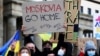 Демонстрація у Європі проти війни Росії з Україною. Напис на плакаті: «Московіє, йди геть!». Лютий 2022 року