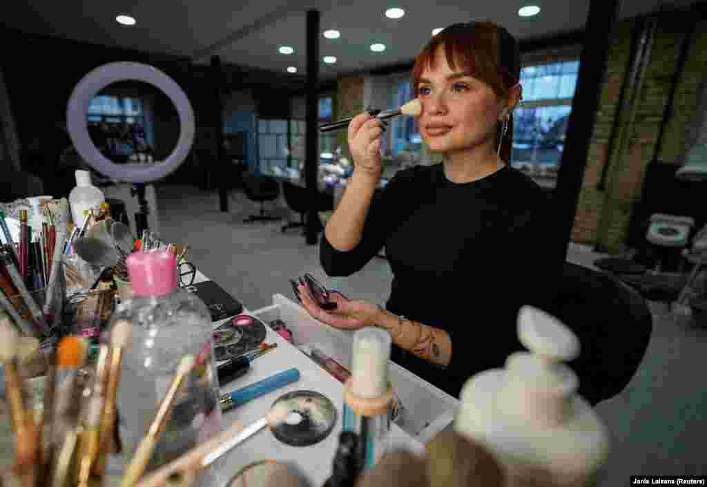 Косметолог Ірини Анастасія Субачова, яка зараз живе у Вільнюсі (Литва) пригадує квітневий вечір, коли вона натрапила на пост у соцмережі, на якому була зображена нежива рука. &laquo;Я переглянула наші повідомлення та порівняла зроблені мною її фотографії з тим фото. І це була вона. Я почала кричати... Я плакала на плечі матері, мені було дуже порожньо і боляче&raquo;