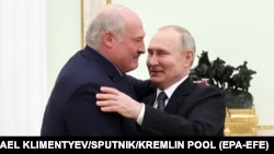 Президент РФ Володимир Путін (п) і білоруський правитель Олександр Лукашенко, архівне фото