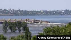 На світанку 6 червня стало відомо про часткове руйнування дамби Каховської ГЕС. Українська влада звинуватила у підриві дамби російські окупаційні сили