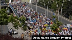 Pe 9 iunie 2023, profesorii din România au participat la cea mai mare grevă post decembristă, cerând mărirea salariilor. 