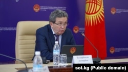 Замирбек Базарбеков жергиликтүү соттор менен видео байланыш аркылуу кеңеш өткөрүп жаткан маалы. 4-июль, 2024-жыл.