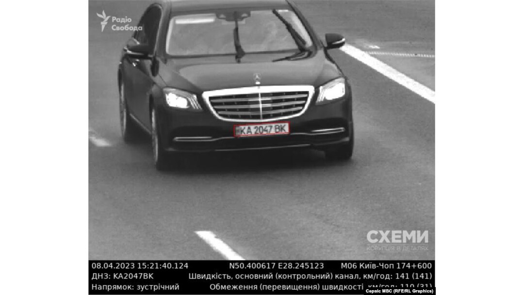 8 квітня 2023 року. Владислав Трубіцин на трасі за кермом Mercedes S600, яким 13 травня 2023 року залишив Україну. Джерело: сервіс МВС