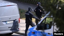 Германия. Полиция кызматкерлери. Иллюстрациялык сүрөт. 