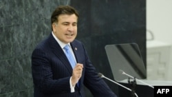 В самом начале выступления Саакашвили предупредил аудиторию, что будет говорить о том, что предпочел бы утаить, но скорое завершение президентского срока вынуждает его открыто предупредить об опасности