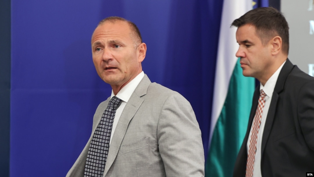 Служебните министри на енергетиката и на икономиката и индустрията Росен Христов и Никола Стоянов.