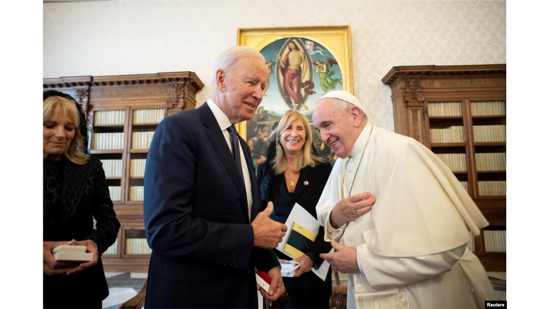 Papa Francisc l-a primit vineri la Vatican pe președintele SUA, Joe Biden