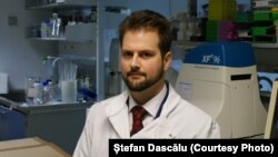 Ștefan Dascălu, imunolog român de la Universitatea Oxford, spune că decizia suspendării vaccinării cu AstraZeneca a fost una pripită.