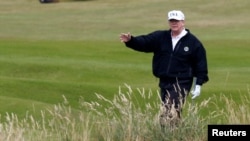 Перед зустріччю з російським президентом Дональд Трамп приїхав у свій гольф-клуб в Шотландії, 14 липня 2018 року