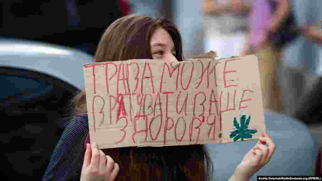 Обличчя показували не всі учасники маршу