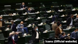 رضا تقوی و دیگر نمایندگان مجلس در نشست روز اول اسفند مجلس شورای اسلامی
