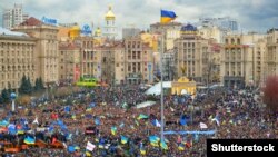 Масовий мітинг на Майдані Незалежності після розгону Євромайдану, 1 грудня 2013 року