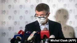 Як заявив прем’єр Чехії Андрей Бабіш, російські спецсдужби причетні до вибухів складів з боєприпасами в селищі Врбетиці, які стались у жовтні й грудні 2014 року. Тоді під час вибухів загинуло двоє людей
