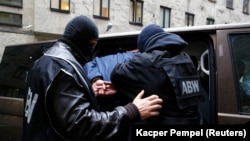 Супрацоўнікі польскіх спэцслужбаў. Архіўнае ілюстрацыйнае фота