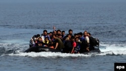 Refugees from Afghanistan arrive in an overloaded rubber dinghy at the coast near Mytilini, Lesbos island, Greece, after crossing the Mediterranean Sea from Turkey. (file photo)