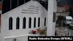 Spomenik u Prijepolju otetim civilima u Štrpcima