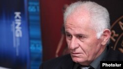 Armenia - Vahan Shirkhanian, a former deputy prime minister, at a news conference in Yerevan, 10Feb2012.
