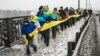 Українці об’єднали два береги Дніпра синьо-жовтим прапором у День Соборності України, Київ, 22 січня 2016 року