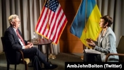 Архівне фото. Тодішній радник президента США з питань національної безпеки Джон Болтон під час інтерв'ю Радіо Свобода. Київ, 27 серпня 2019 року