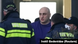 Ніка Мелія (с) під час затримання