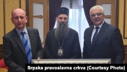 Patrijarh SPC Porfirije sa liderima DF-a Milanom Kneževićem i Andrijom Mandićem u martu u Beogradu
