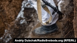 Одного з військових смертельно поранив снайпер, інший загинув внаслідок обстрілу