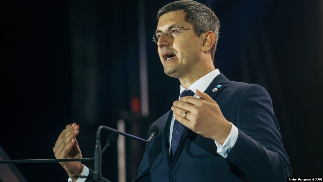 Dan Barna a cerut membrilor USR să voteze dacă îl mențin sau nu în fruntea formațiunii