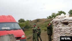 Переви контролируют пока еще российские пограничники