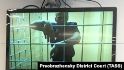Навальний бере участь у засіданні суду в режимі відеоконференції