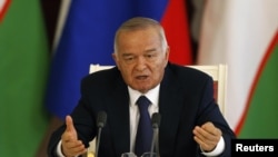 Ислам Каримов эмне үчүн өзүнүн жарандары Орусияга иш издеп кетип жатканын такыр түшүнбөй турганын алгачкы жолу катуу сын менен билдирди.