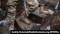 Повідомляється, що військового ранило біля Попасної
