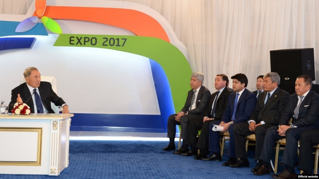 Президент Казахстана Нурсултан Назарбаев на встрече с руководителями национальных компаний и бизнесменами в рамках подготовки к выставке ЭКСПО-2017. Астана, 3 июля 2014 года. 