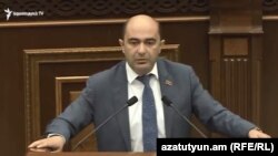 Глава фракции «Лусавор Айастан» Эдмон Марукян в парламенте