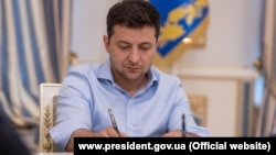 Законом передбачений п’ятирічний перехідний період