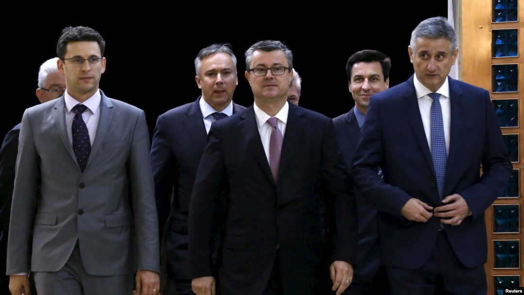 U prvom redu: Božo Petrov, Tihomir Orešković i Tomislav Karamarko