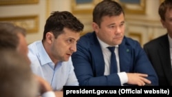 Президент України Володимир Зеленський (ліворуч) і голова Офісу президента Андрій Богдан (праворуч)