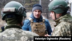 Віталій Кличко на території одного з блокпостів тероборони Києва, 6 березня 2022 рокуяч