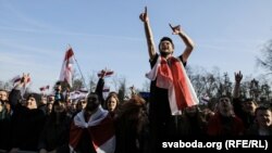 25 сакавіка, канцэрт каля Опэрнага тэатра 
