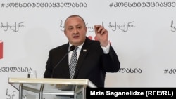 По словам президента, целью этих встреч является диалог с народом о том, как создать более цельное и сильное государство