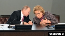 Президент Росії Володимир Путін і Спікер Ради федерації Росії, верхньої палати парламенту, Валентина Матвієнко 