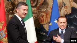 Silvio Berluskoni (D) i Milo Đukanović (L) u Rimu, 17. jul 2008.