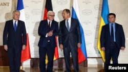 Справа наліво: голови МЗС України (Павло Клімкін), Росії (Сергій Лавров), Німеччини (Франк-Вальтер Штайнмаєр) та Франції (Жан-Марк Айро). Переговори в Мінську, листопад 2016 року