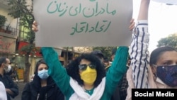 نرگس محمدی از اوائل دهه هشتاد به‌تناوب زندانی شده است