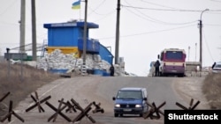 Один із пунктів пропуску на лінії розмежування, ілюстративне фото (©Shutterstock)