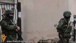 Російські військові і далі на вулицях Сімферополя