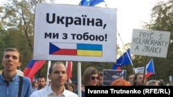 Біля російського посольства в Празі відбувся пікет проти «окупаційної політики Кремля», 20 серпня 2018 року