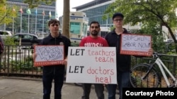 Aktiwistler Türkmenistanyň mejbury zähmeti ulanmagyna garşy protest bildirýärler. Arhiw suraty.